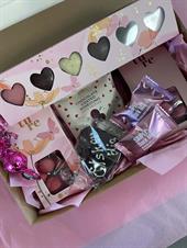 Mors Dags Gave med Chokolade, mandler & vingummi i Æske med låg